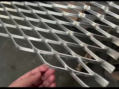 다이아몬드 홀 25 * 50 밀리미터 1.2 * 2.4m과 직류 전기로 자극된 팽창된 금속 철망