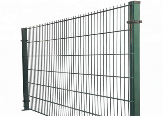 Green Pvc Coated 868 Double Loop Fencing 50x200mm In Sport Field
