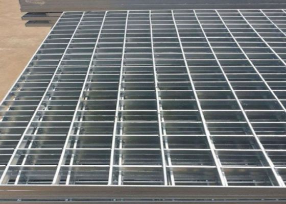 보행자 안전을 위한 부식 방지 미끄럼 방지 천공 보도 격자